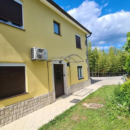 Ella Villa
